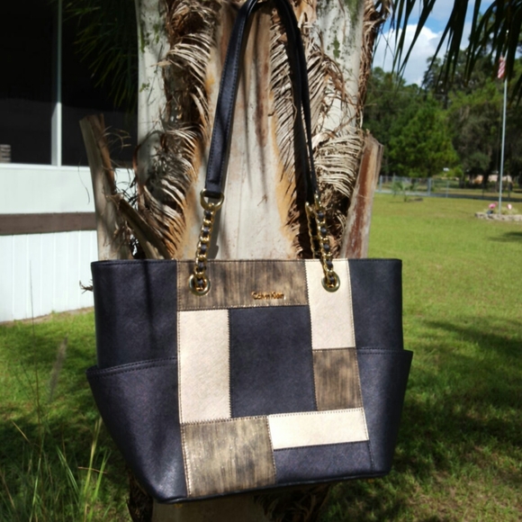 Calvin Klein Handbags - Calvin Klein tote